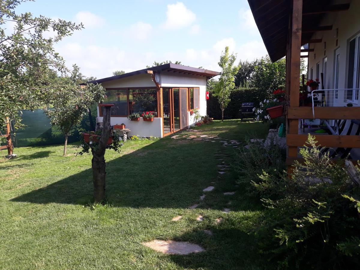 Къща За Гости Ваканция Ezerets Exterior photo